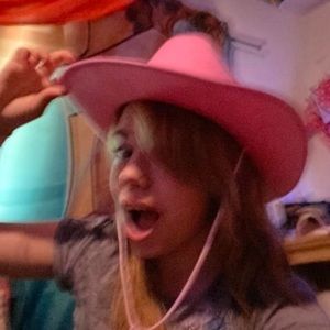 Meet your Posher, Lydia